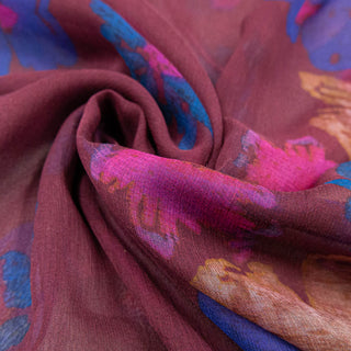 Italienischer Designer Chiffon Stoff – Blumen auf Weinrot