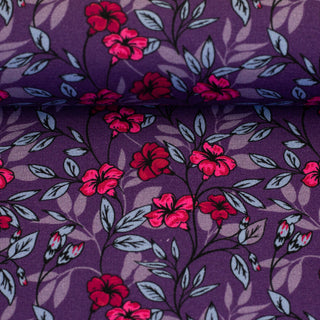 Modal French Terry Stoff mit roten Blütenranken auf Violett – Muster im Detail