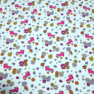 Baumwolljersey Stoff – Retro Rollschuhe & Blumen