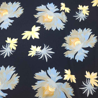 Blusenstoff – Elegante Blumen auf dunkelblau & Creme