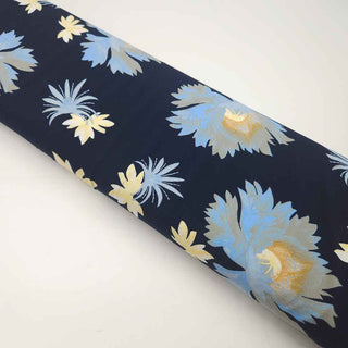 Blusenstoff – Elegante Blumen auf dunkelblau & Creme