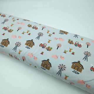 Baumwolljersey Stoff mit Bauernhof Motiv – Kinder Jersey Stoff hellgrau