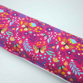 French Terry Stoff – Blumenwiese mit Schmetterlingen auf Pink