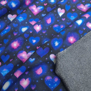 Alpenfleece Stoff – Herzen auf Blau