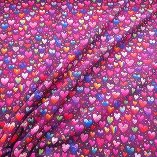 Alpenfleece Stoff – Kleine Herzchen auf Beere