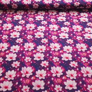 Alpenfleece Stoff – Wunderschöne Blumen in Pink