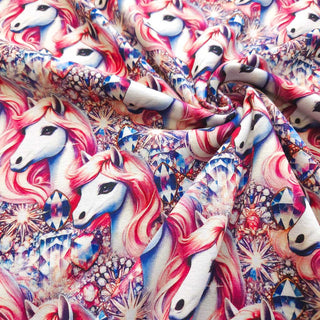 Alpenfleece Stoff – Wunderschöne Einhörner