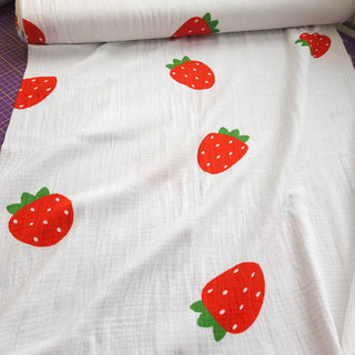 Musselin Stoff Sommer Erdbeer Motiv Double Gauze