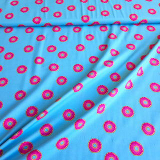 Baumwolljersey Stoff – Pinke Donuts auf Türkis