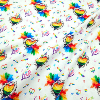 Baumwoll Satin Stoff – Regenbogen Herzen Love is Love auf Weiss