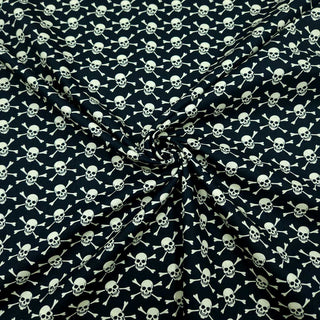 Baumwollstoff Popeline Totenköpfe auf Schwarz – Stoff im Detail
