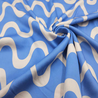 Viskose Satin Stoff Retro Wellen in Kornblumenblau und Creme