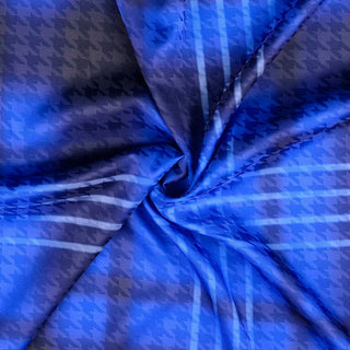 Edler Satin Jacquard Stoff – Hahnentritt in Königsblau | Glänzender Stoff für elegante Mode