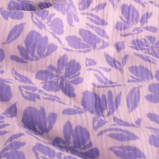 Musselin Stoff - Lila Blumen auf zart Rose