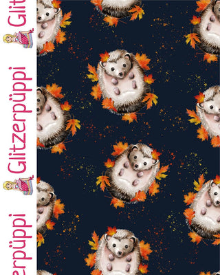 French Terry Stoff - Verspielter Igel im Herbstlaub auf Dunkelblau