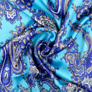 Satin Stoff mit Paisley in Royalblau auf Türkis, drapiert