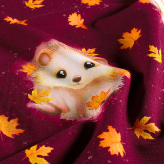French Terry Stoff – Niedliche Igel im Herbstlaub auf Aubergine