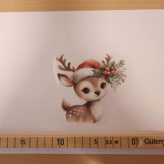 Bügelbild – Rehkitz mit Weihnachtsmütze – Grösse ca. 9 × 9 cm mit Massband
