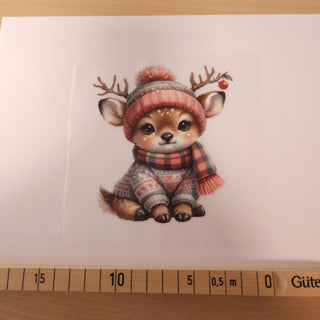 Bügelbild – Rehkitz mit Pulli und Mütze – Grösse ca. 9 × 10 cm mit Massband