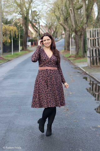 Modal French Terry Stoff – Abstrakte Bögen in Mauve auf Schwarz