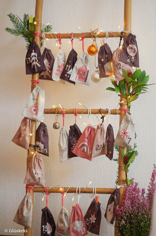 Baumwollstoff Panel – Adventskalender mit 24 Säckchen in Altrosa & Taupe – Ansicht 5