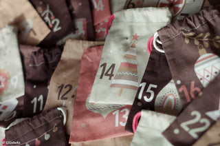 Baumwollstoff Panel – Adventskalender mit 24 Säckchen in Altrosa & Taupe – Ansicht 6