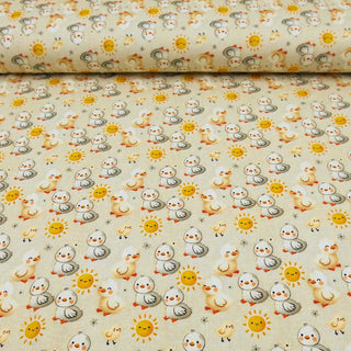 Detailansicht Bio Jersey „Sunny Ducks“ – helle Kinderstoff-Optik mit Entchen & Sonne, GOTS-zertifiziert