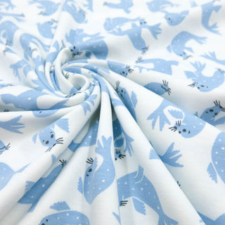 Weißer Bio Jersey Stoff mit niedlichem Seehund-Muster – elastischer Kinderstoff – ideal für Kleidung und Accessoires – Stoffrestposten