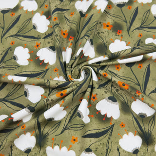 Jersey Stoff mit Tulpenmuster – elastischer Baumwolljersey in Olivgrün mit weißen Blumen und orangen Akzenten, ideal für Kleidung und Accessoires, erhältlich bei Stoffrestposten.