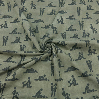 Olivgrüner Jersey Stoff mit schwarzem Figuren-Print in erotischen Silhouetten – dehnbarer Baumwolljersey für außergewöhnliche Kleidung und Kostüme, verfügbar bei Stoffrestposten.