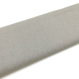 Grauer Cretonne Baumwollstoff mit feinem Muster, 100% Baumwolle, 138,5 cm Breite, 140 g/m² Gewicht, ideal für Heimtextilien und Dekorationsprojekte, verfügbar bei stoffrestposten