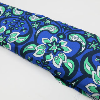 Satin Stoff – Blumendesign auf Royalblau