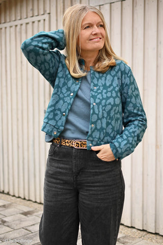 Jacquard Jersey Stoff – Leopardenmuster in Rauchblau auf Petrol – Ansicht 5